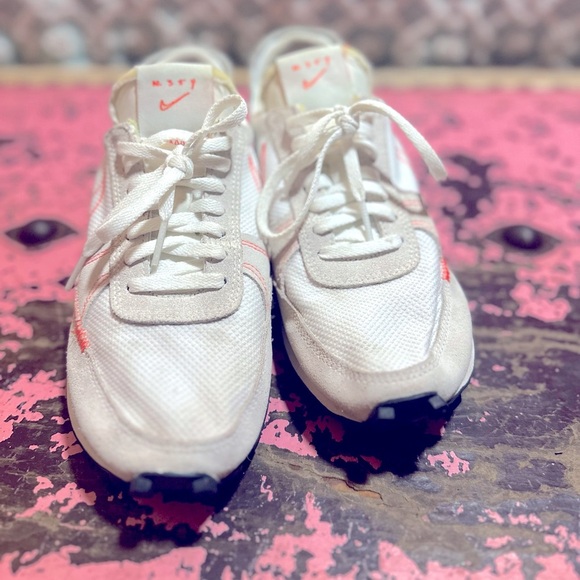 NIKE Women’s Daybreak Type 'White Hyper Crimson' tennis shoes Sz 7 - Picture 6 of 12